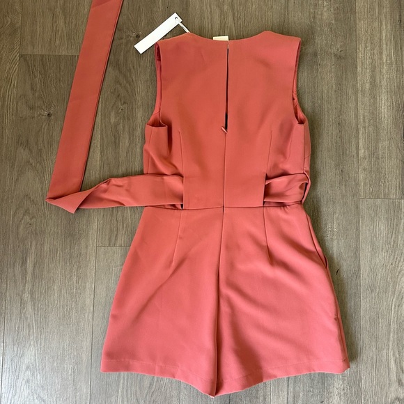 Cute and classy romper - Picture 6 of 6